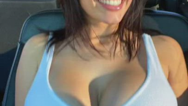 (@itsalexapearl) Sexy Big Bouncing Tits - bumpy car ride