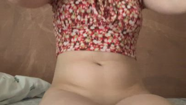 Who wants to cum inside this teen pussy of mine? FETISH FRIEDNLY, ONLINE AND TAK