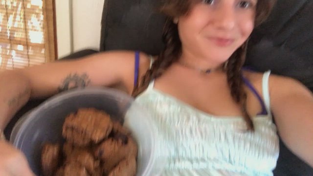 Can I interest you in some homemade cookies and pussy? ????????