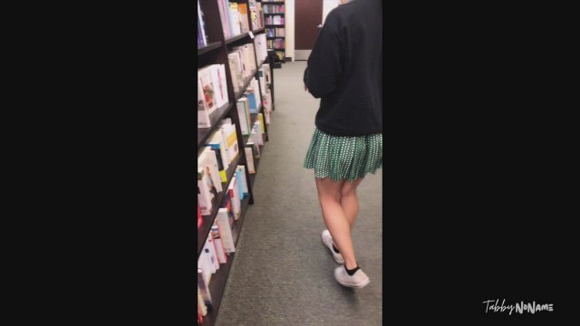 Support your local bookstore! [gif]