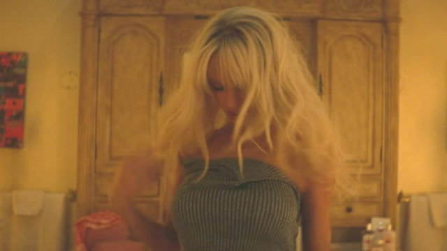 Lily James as Pamela Anderson in 'Pam &amp; Tommy' S1E2