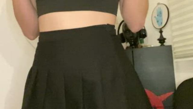 (18) Watch what’s under a Goth girl skirt ????????