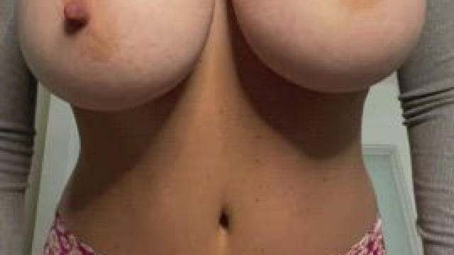 Mom of one with all natural bouncy boobies f/33