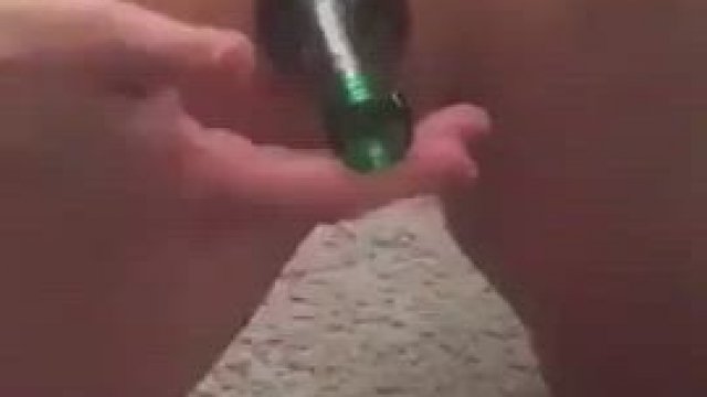 pouring beer like a professional cock-tail waitress