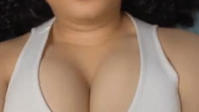 Let me bounce this bouncy tiddies on your cock next pls