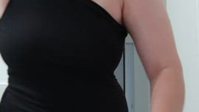 I think this dress really makes my tits look big