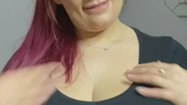 Just a quick titty flash :p