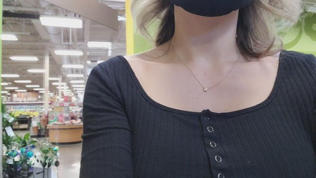 Feeling bold at the grocery store today [GIF]