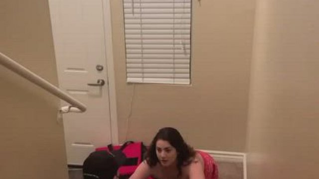 I dared my wife to seduce the pizza guy [Sound on, click redgifs link]