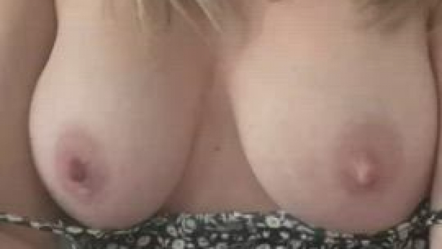 Hi to all the guys who love a juicy mom pussy…[F]41