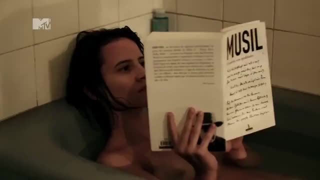 Bianca Comparato (brazilian actress from Netflix show 3%) topless in the bathtub