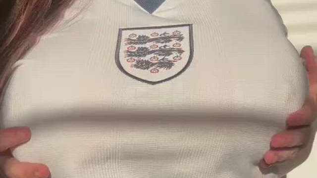 3 lions on my shirt (&amp; a big surprise underneath) ??????????????????????