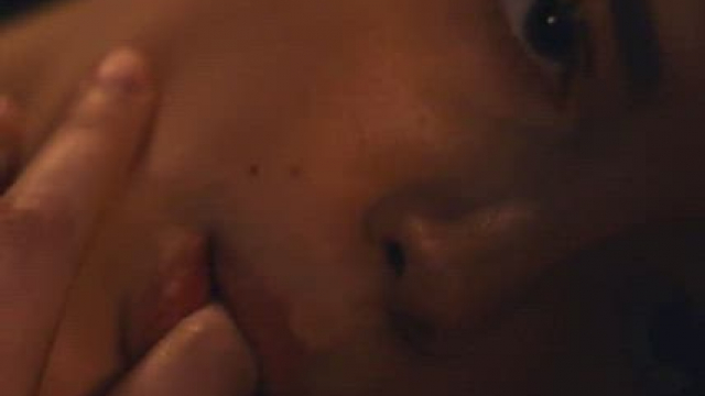 Hailee Steinfeld's lesbian sex scene is so hot
