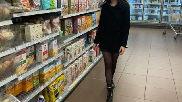 Kinky grocery shoppings [GIF]