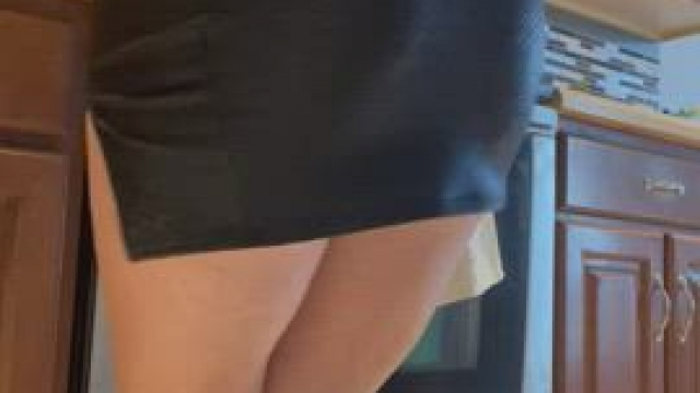 A tight skirt to rise up