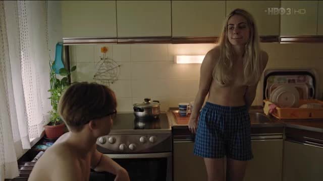 Tara Thaller wearing only shorts in Uspjeh S1E4