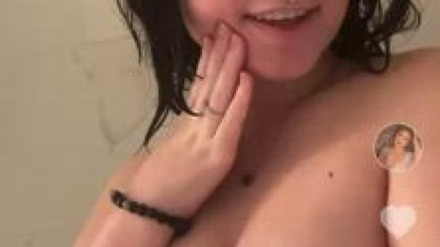 no make up titty bounce and ass clap in the shower