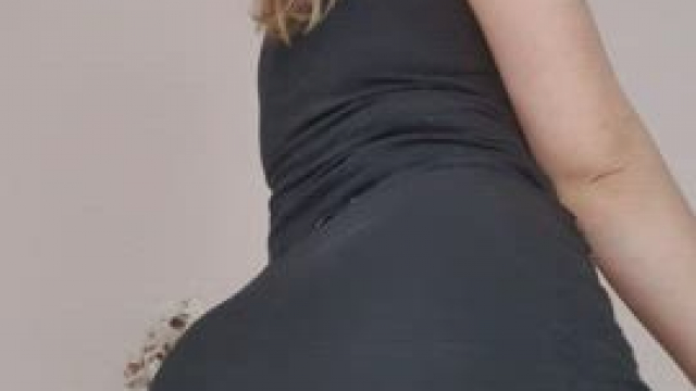 This is one of the few dresses that this big and juicy butt of mine goes into. H