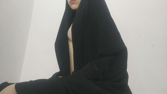 i wear nothing under my abaya????