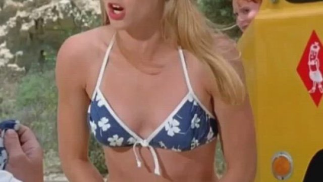 Young Amy Adams bare butt plot in &quot;Psycho Beach Party&quot;