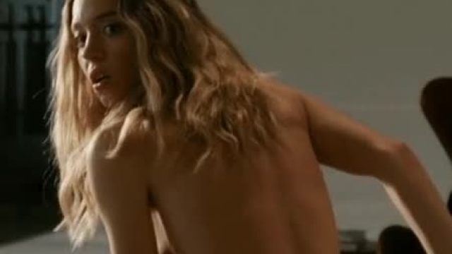 Sydney Sweeney makes me ache with lust.