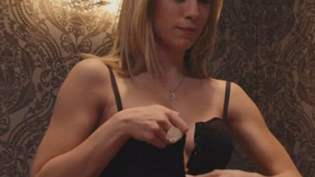 Jennifer Holland in American Pie Presents: The Book of Love (2009)