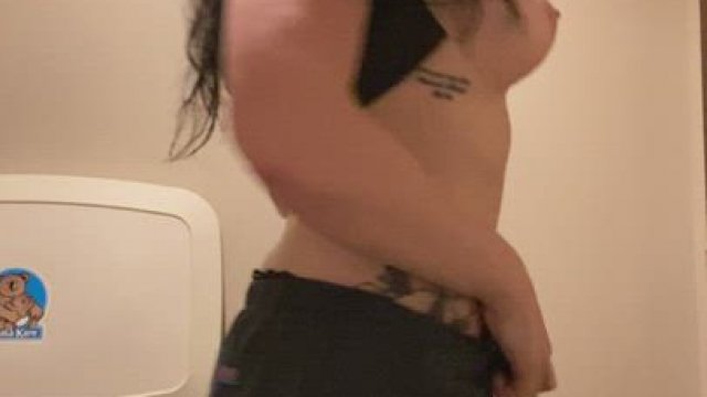 Bathroom breaks are for showing of(f) ????