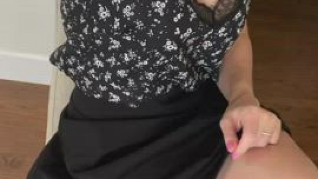 I’m the naughty milf at work who loves to wear short skirts and accidentally giv
