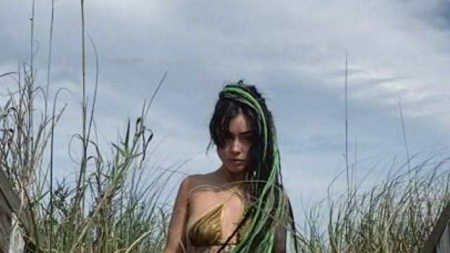 Showing my tits off at the Beach today ;) [GIF]