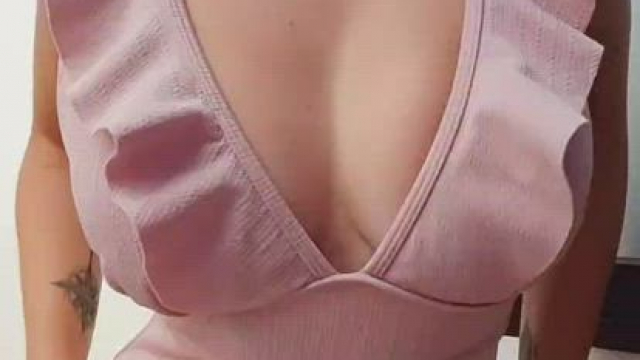 Let's settle this once and for all: natural tits or fake tits? ????????
