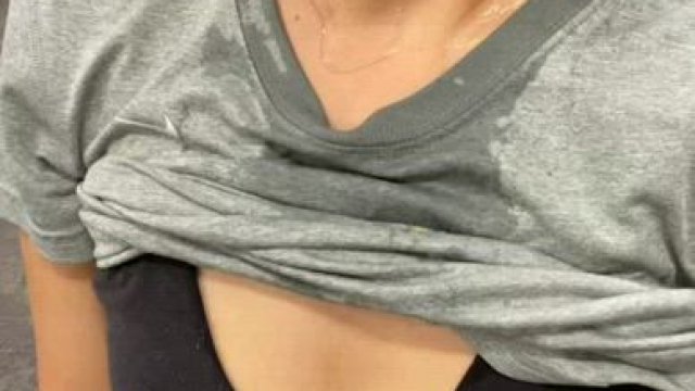 Semi obsessed with flashing in gyms because of this sub [gif]