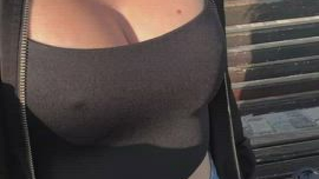 Everyone should enjoy my tits - they are too hot to hide