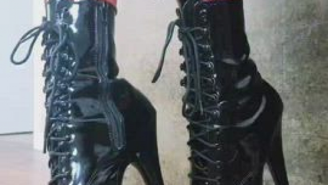 Black boots with my bright red catsuit ??????