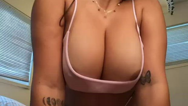 Some bouncy natural titties