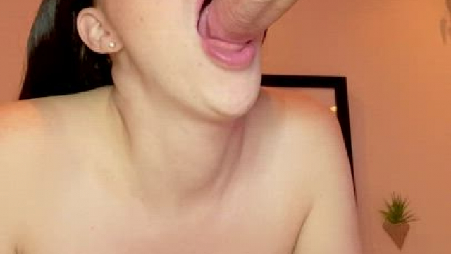His big dick in my mouth ????