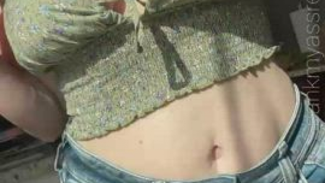I love tops with easy access ???? [gif]
