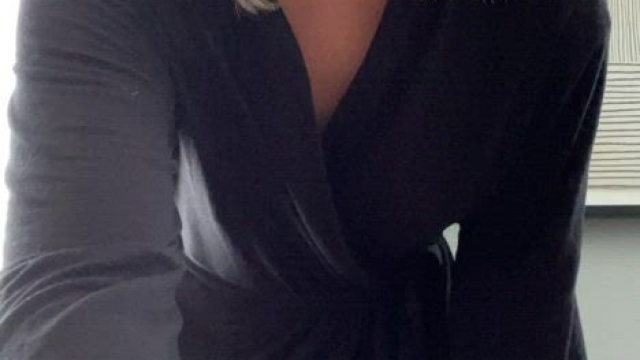 40 yo mom of three and teacher. Want to see what’s under my robe?
