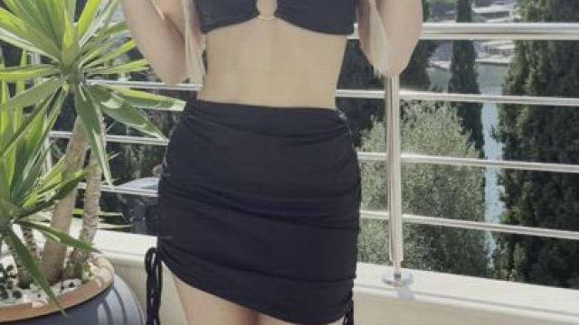 Honestly.. would you have any issue’s fucking me on the balcony? [GIF] ????