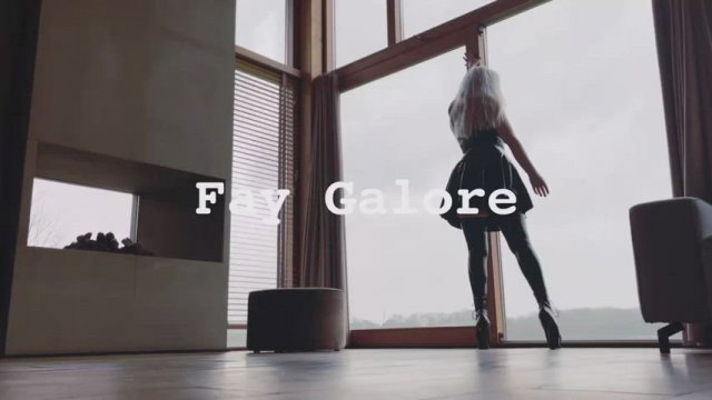 Fay Galore | Latex clad + glass dildo = shaking orgasm