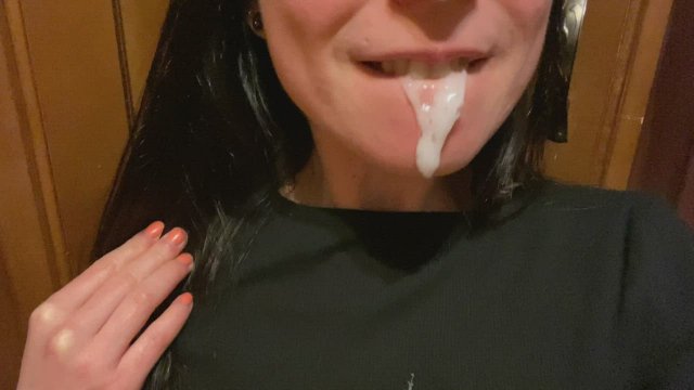 Made a mess instead of swallowing ???? (f)