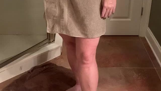 Oops, dropped my towel!! [F54}