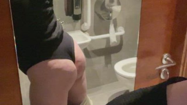 If my date only knew what I was getting up to in the toilets.. [GIF]