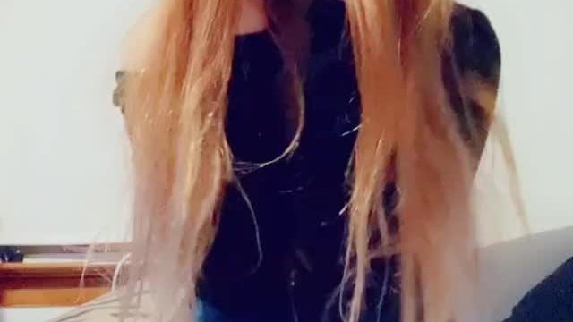 Ginger girl Ahegao drool in bed 