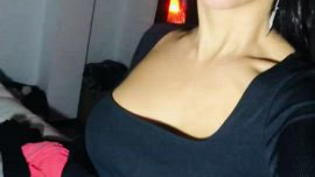 Diosa NINA wants to play a little with her tits, want to see some more? FREE acc