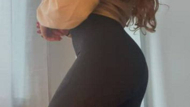 my toned and juicy ass is ready for some handprints ????????