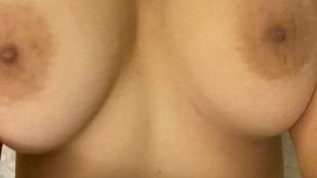 My natural tits bouncing while I’m getting it ????