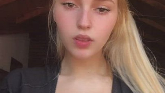 Barely legal 18-year-old blonde ???? I make HOT AND CUSTOMIZED videos and photos
