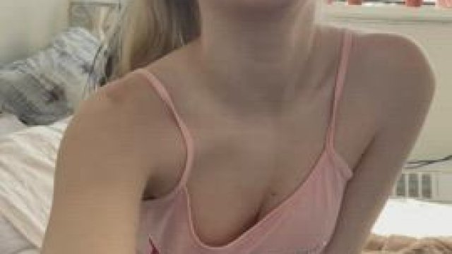 teen slut who loves to show off ????