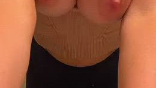I love when old men stare at my tits…they sure do love college girls ???? (f)